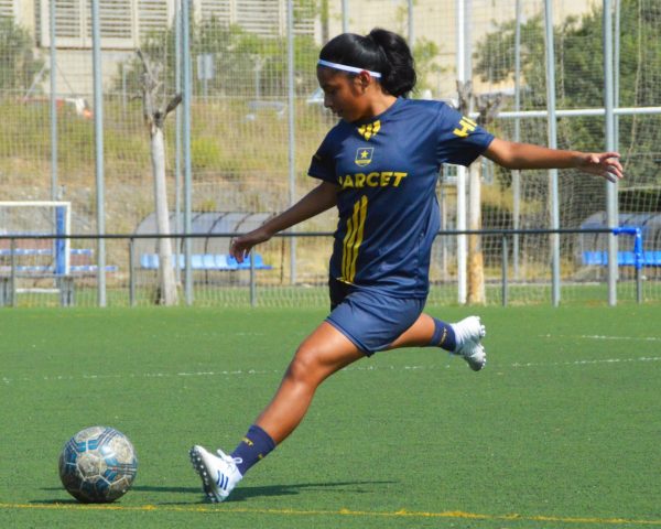 Campamento de fútbol de alto rendimiento para Chicas en Barcelona 15 días - Imagen 2